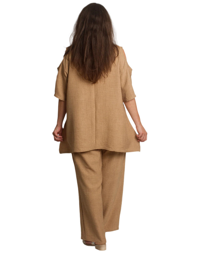 Costum tunică cu umerii goi și pantaloni mocha