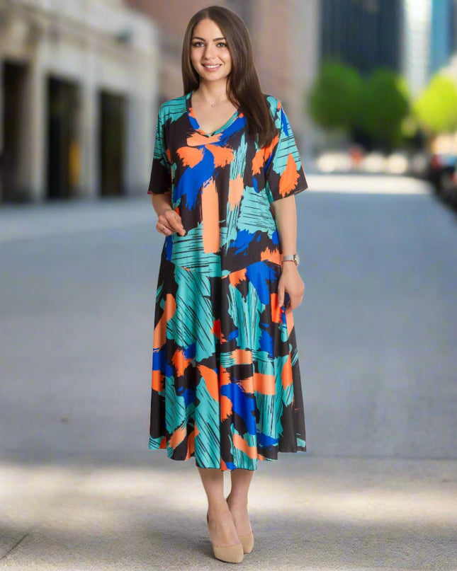 Rochie evazată cu model abstract colorat și decolteu în V