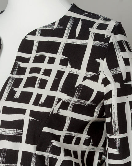 Jachetă alb-neagră cu model geometric în mărimi mari