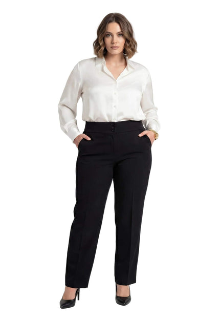 Черен официален дамски панталон с висока талия, ръб и копчета, представен върху модел в цял ръст с ръце в джобовете.