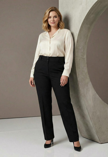 Черен официален дамски панталон с висока талия, декоративни копчета и класически ръб, сниман в цял ръст върху модел.