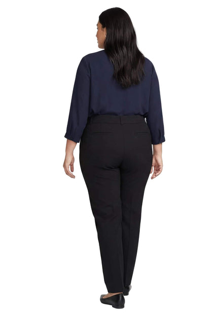Черен официален дамски панталон с ръб, изглед отзад върху модел, подчертаващ правата кройка и задните джобове за стилна визия.