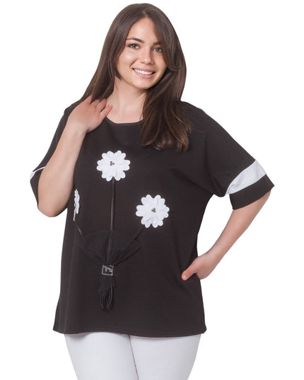 Черна дамска блуза с апликация на цветя - флорален десен - еластична и удобна - Пролет - Лято - Произведено в България - Maxi Market