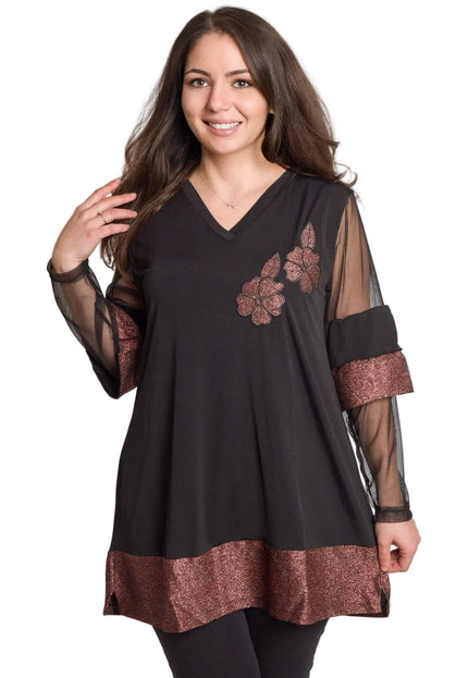 Черна разкроена туника с V-образно деколте, ефирни тюлени ръкави с блестящи маншети и декорация от цветя, показана върху модел отпред.