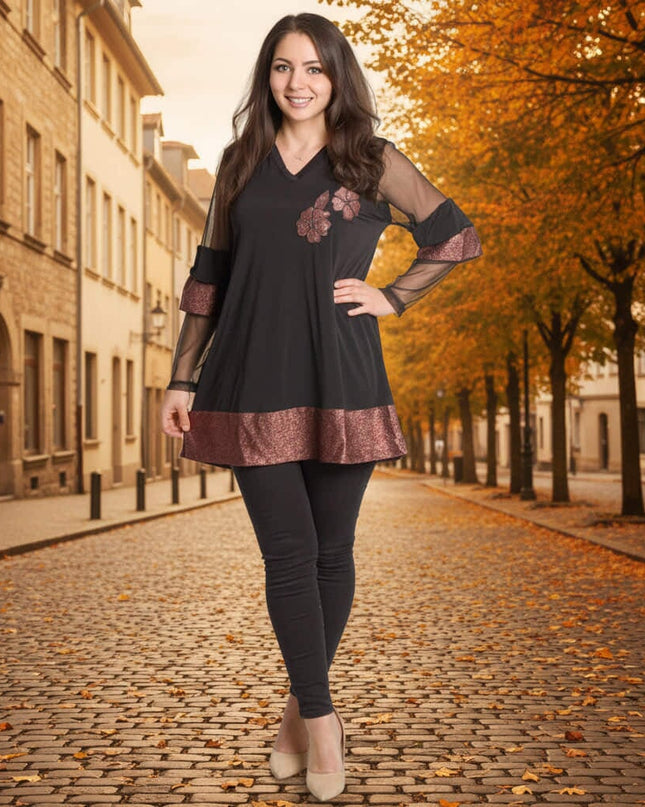 Елегантна черна туника с тюлени ръкави и блестящи цветя в бордо, представена върху модел в цял ръст.