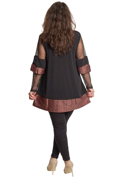 Черна официална туника с тюлени ръкави и блестящ бордюр в долната част, изглед отзад. Елегантен модел със свободна разкроена кройка на бял фон.