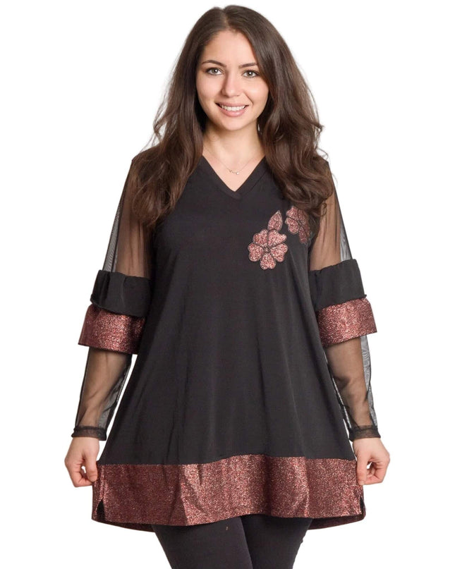 Черна официална туника с тюлени ръкави, блестящи цветя и маншети с металически ефект, заснета отпред на бял фон.