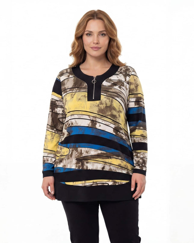 Дълга макси туника с цип и шарен десен в жълти и сини нюанси, заснета отпред върху модел в цял ръст.