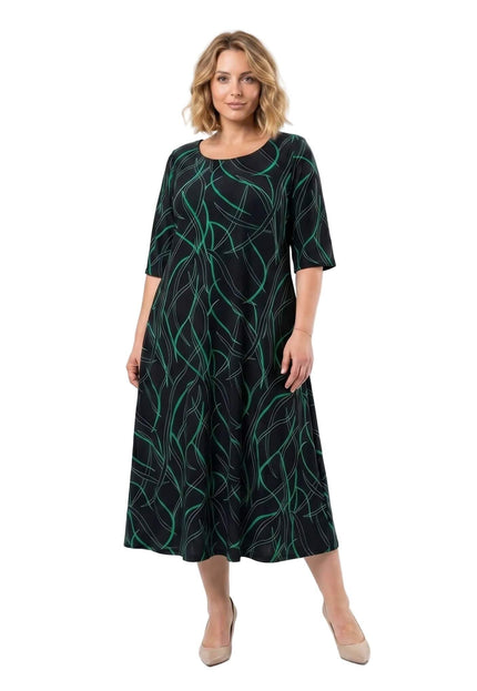 Дълга официална макси рокля в черно със зелен абстрактен принт и къси ръкави, представена в цял ръст на бял фон.