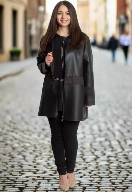 Дамско черно яке с качулка в големи размери - Maxi Market