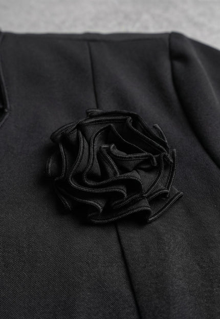 Елегантно черно сако големи размери с акцент роза
