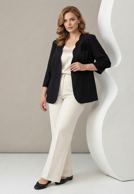 Елегантно черно сако големи размери с акцент роза