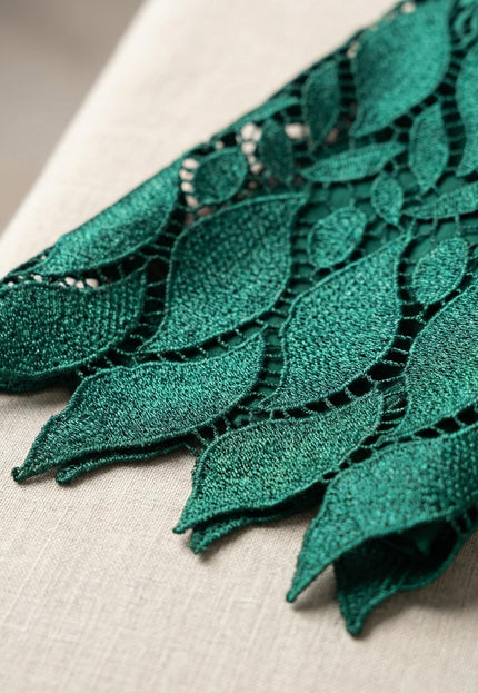 Rochie formală verde, din dantelă, cu broșă, mărimi mari