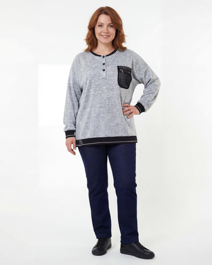 Светлосива туника меланж с декоративен джоб и мрежа