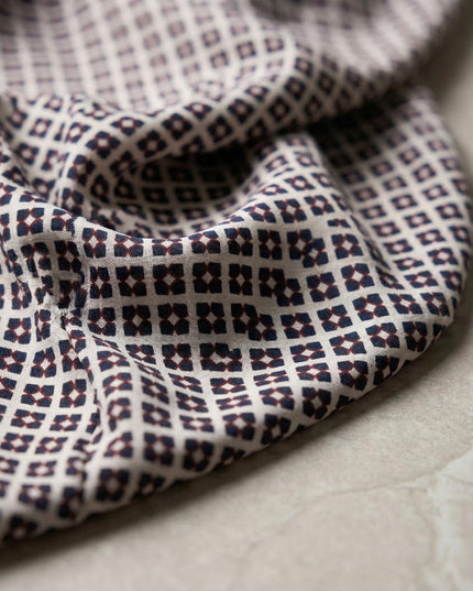 Ефирна шифонена туника с геометричен принт и пончо ефект в големи размери