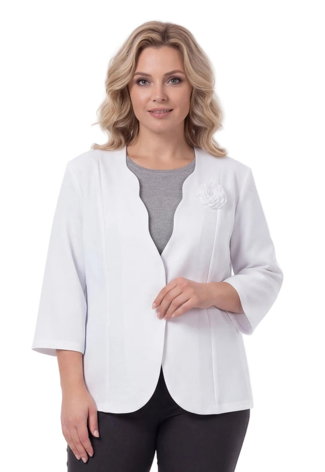 Официално дамско бяло сако големи размери с брошка роза