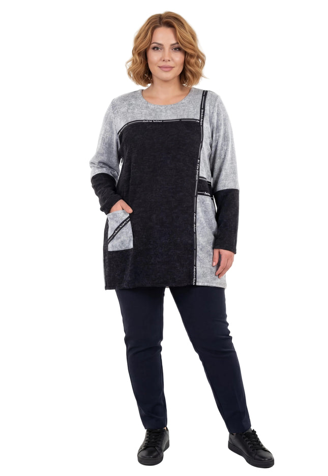 Сива туника в големи размери с черен акцент и джоб