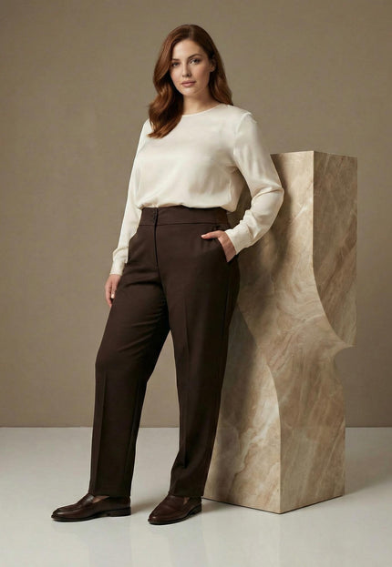 Елегантен кафяв панталон с висока талия и копчета големи размери