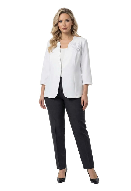 Официално дамско бяло сако големи размери с брошка роза