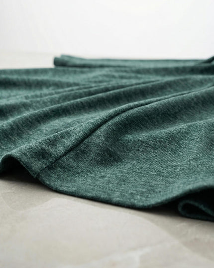 Елегантна разкроена рокля в масленозелен меланж