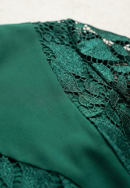 Rochie formală verde, din dantelă, cu broșă, mărimi mari