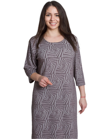 Елегантна права рокля с геометричен релефен десен в цвят мока - Maxi Market