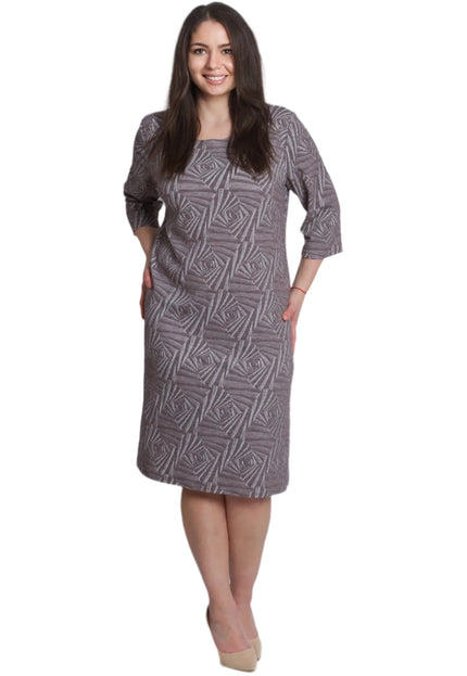 Елегантна права рокля с геометричен релефен десен в цвят мока - Maxi Market