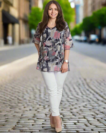 Елегантна разкроена макси туника от шифон с абстрактен десен - Maxi Market