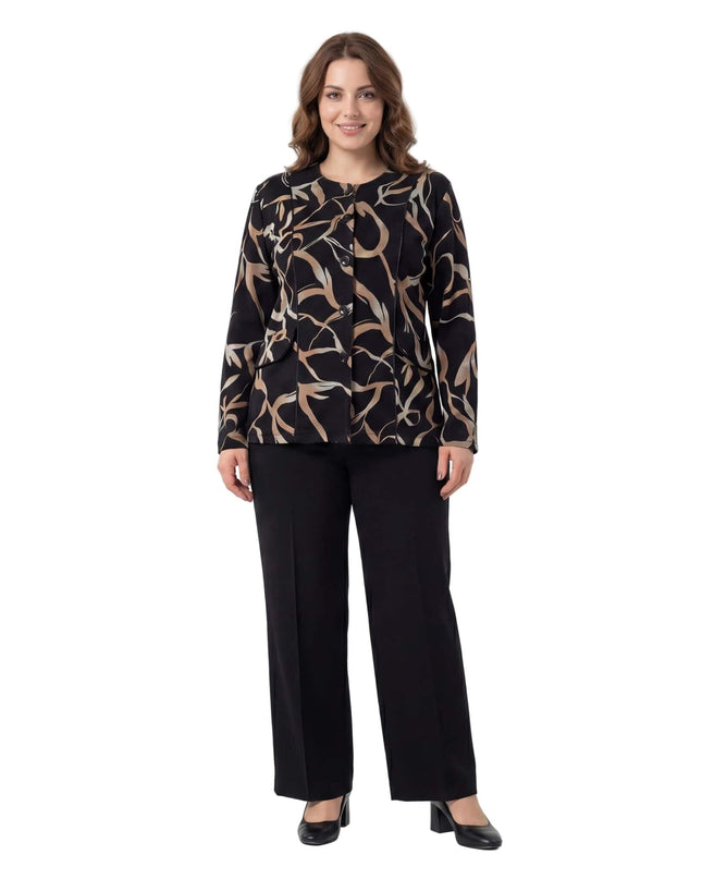 Елегантно черно макси сако с абстрактен десен и копчета, представено в цял ръст върху модел.