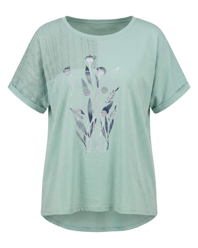 Ежедневна светлозелена памучна туника с красива флорална апликация и дантелен детайл, заснета отпред на бял фон.