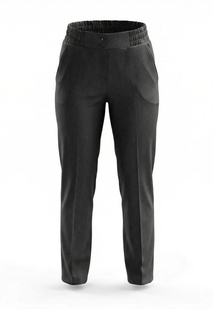 Официален дамски черен панталон с прав крачол и ластик на талията за макси дами, заснет в цял ръст на бял фон.