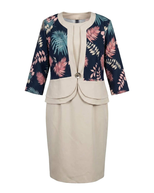 Официален комплект от права бежова рокля и тъмносиньо флорално сако с тропически мотиви, заснет отпред на бял фон.