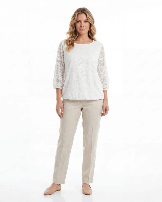 Официална бяла макси туника с флорален десен и 7/8 ръкави, заснета отпред в цял ръст на бял фон.