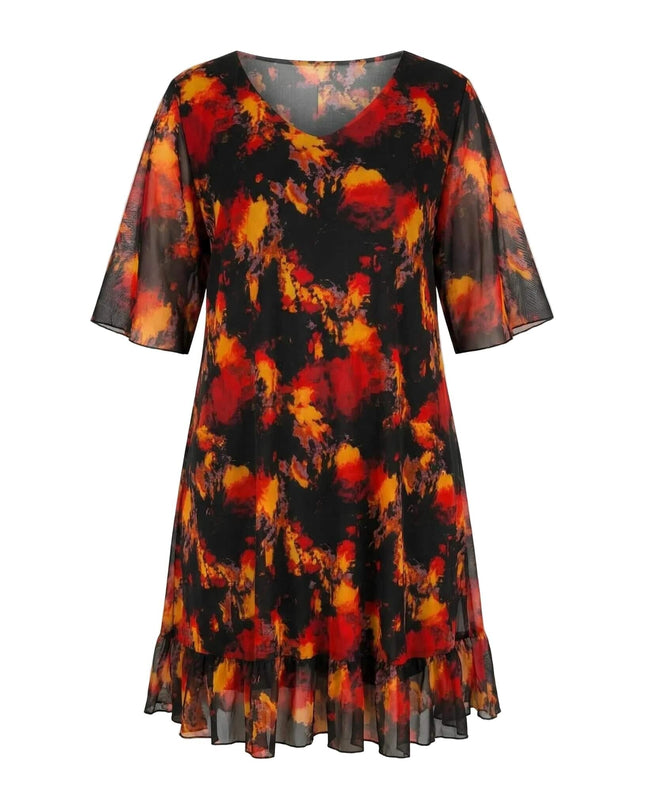 Официална черна макси рокля с огнен принт, прозрачни ръкави и V-образно деколте, изглед отпред на бял фон.