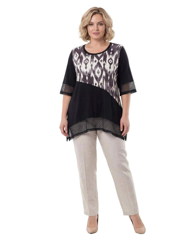 Официална черна макси туника с абстрактен принт и мрежести детайли, показана отпред в цял ръст на бял фон.