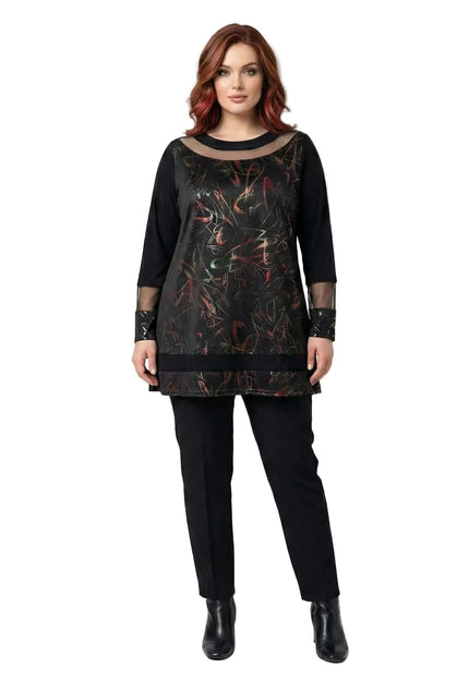 Официална черна туника големи размери с абстрактен принт и ефектно прозрачно деколте, представена отпред в цял ръст.