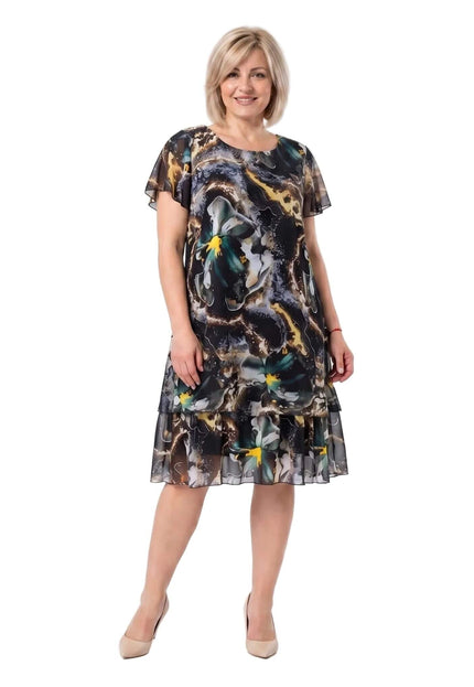 Официална разкроена макси рокля от шифон с многоцветен принт и къси ръкави, представена в цял ръст на бял фон.