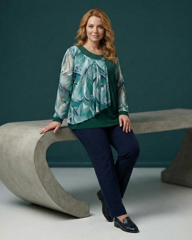 Елегантна макси туника в масленозелен цвят с ефирен флорален шифон и асиметрична кройка, представена в цял ръст.