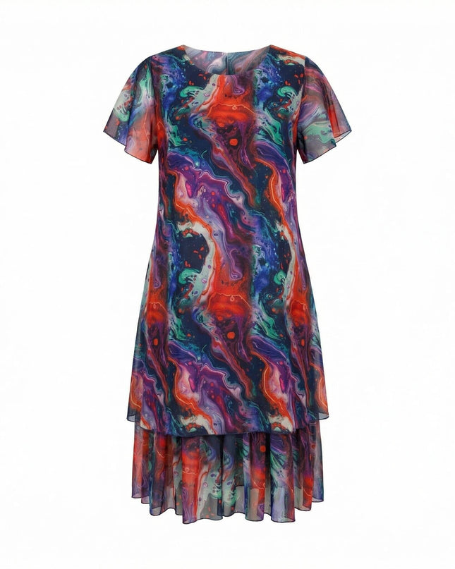 Многопластова официална рокля с абстрактен принт и прозрачни ръкави от ефирен шифон, заснета отпред на бял фон.