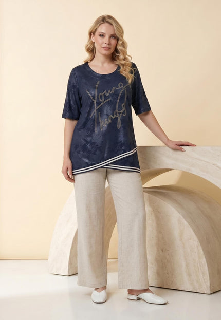 Официална тъмносиня туника с асиметрична кройка, раиран кант и декорация от камъчета, представена в цял ръст.