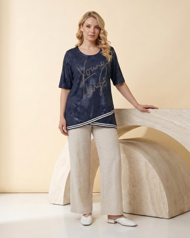 Официална тъмносиня туника с асиметрична кройка, раиран кант и декорация от камъчета, представена в цял ръст.