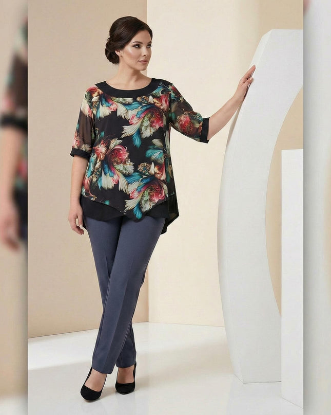 Дамска официална туника с шарен шифон и тюлени ръкави в големи размери, заснета в цял ръст за пълна визия на силуета.