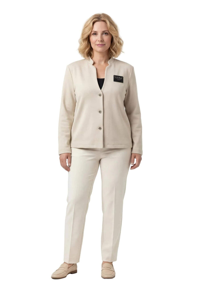 Официално бежово дамско сако големи размери с ефектно деколте и декоративни копчета, показано в цял ръст на бял фон.