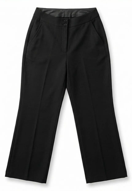 Официален черен панталон големи размери с права кройка, висока талия и странични джобове, заснет в плосък кадър на бял фон.