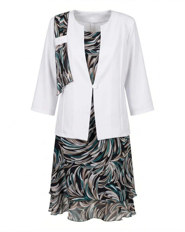Официален дамски костюм от две части на бял фон: шарена шифонена рокля с етажиран подгъв и бяло сако със 7/8 ръкави, снимани отпред.