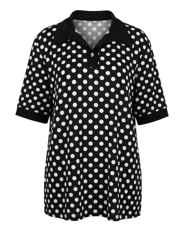 Черна макси туника на бели точки с черна яка и къси ръкави с маншети, заснета отпред на бял фон.