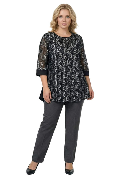 Официална черна макси туника с красива флорална дантела и разкроена кройка, представена в цял ръст върху бял фон.