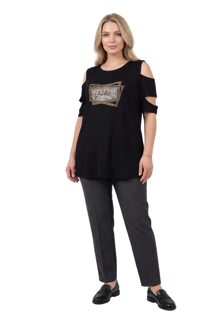 Елегантна черна макси туника с ефектно отворени рамене и детайл от камъчета, показана върху модел в цял ръст на бял фон.