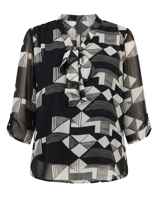 Официална макси туника с черно-бял геометричен принт, панделка и 7/8 ръкави, заснета отпред.