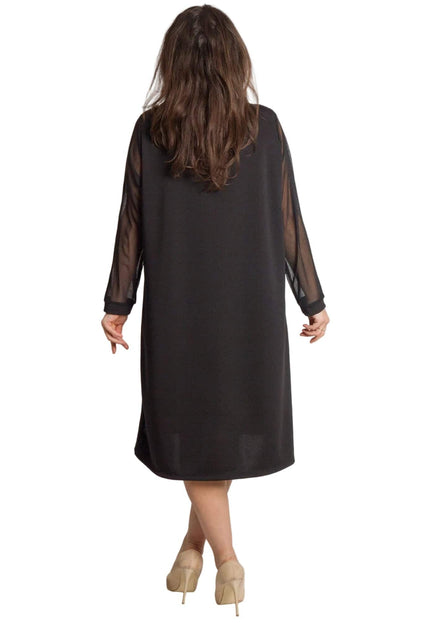 Официална черна рокля с тюлени ръкави и права кройка, заснета в гръб в цял ръст.